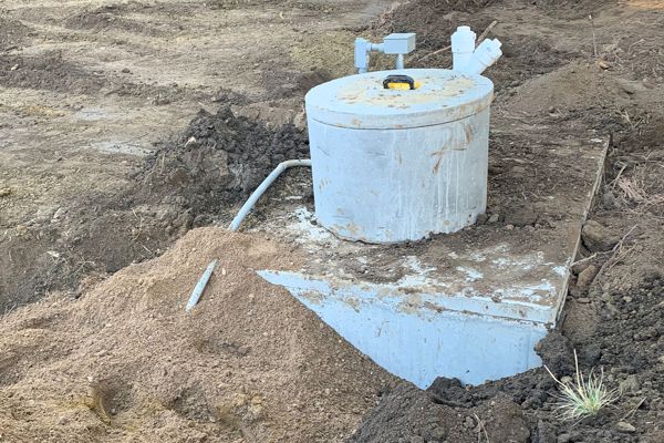 Cistern Installation with pump and linefeed